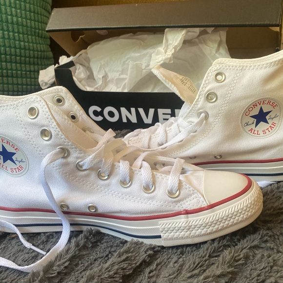 NIB Unisex Converse Chucks - Picture 5 of 11